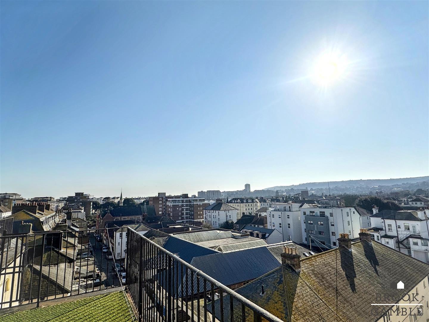 2 Bedroom Apartment - Purpose Built. Sussex Mansions in Eastbourne, East Sussex 18